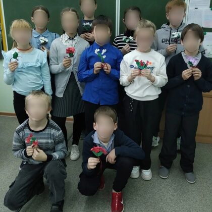 4Б класс бутоньерка из фоамирана 18 ноября